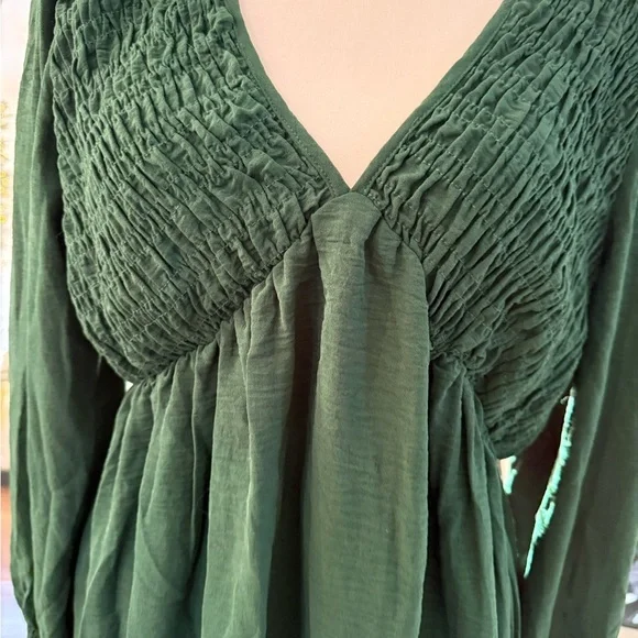 Elegant Green Women's Dress - Picture 2 of 8
